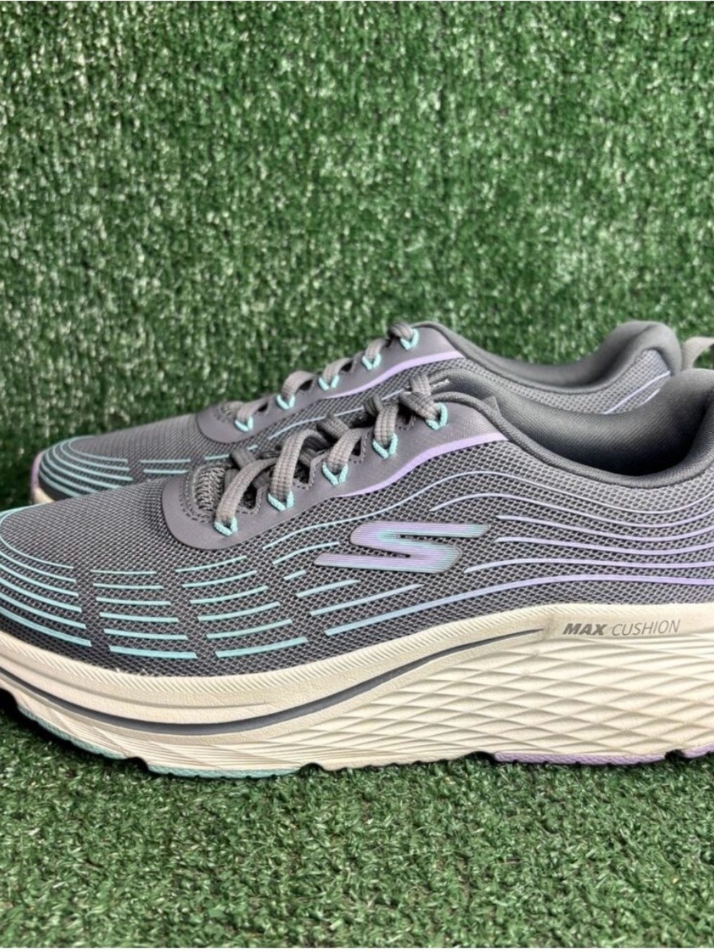 Sketchers Go Run Max Cushioning Gray Women’s Running Sneakers Size 7.5